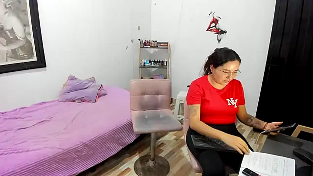  girls on fire  online show from 03-27-26, 10:43