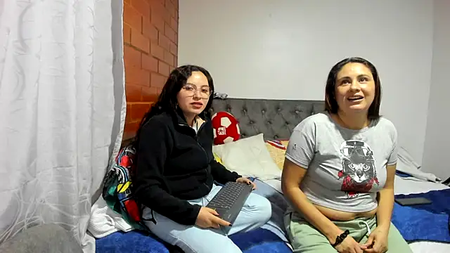  girls on fire  online show from 12-19-25, 10:56