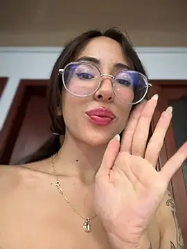 Snapshot of lauravasquez chatting on 02-17-25, 04:39 lauravasquez online show from 02-17-25, 04:39