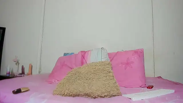 Snapshot of kimjoy chatting on 02-14-25, 07:49 kimjoy online show from 02-14-25, 07:49