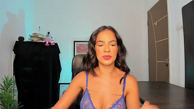 Snapshot of camille-rose chatting on 05-01-26, 02:55 camille-rose online show from 05-01-26, 02:55