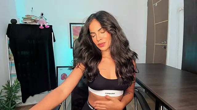 Snapshot of camille-rose chatting on 04-26-26, 05:10 camille-rose online show from 04-26-26, 05:10