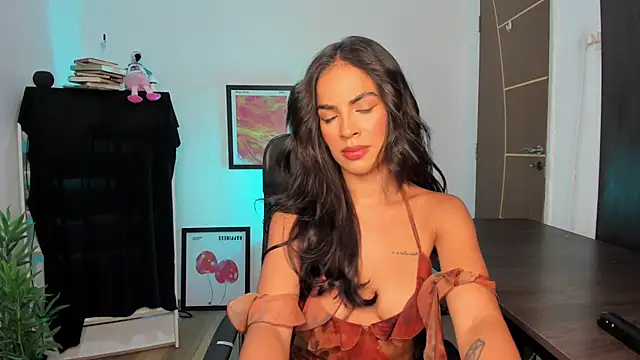 Snapshot of camille-rose chatting on 05-03-26, 08:01 camille-rose online show from 05-03-26, 08:01