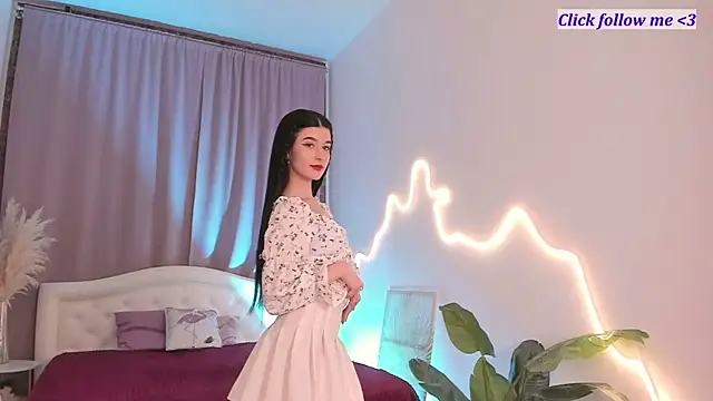 LauraCoy online show from 04-10-26, 09:00