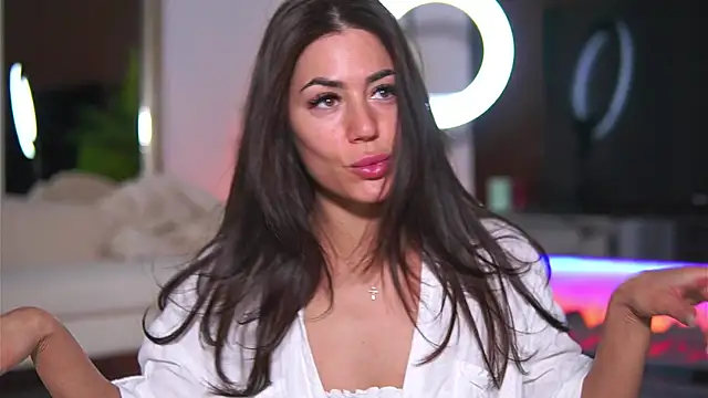 Snapshot of Abbela_White chatting on 05-30-26, 06:31 Abbela White online show from 05-30-26, 06:31
