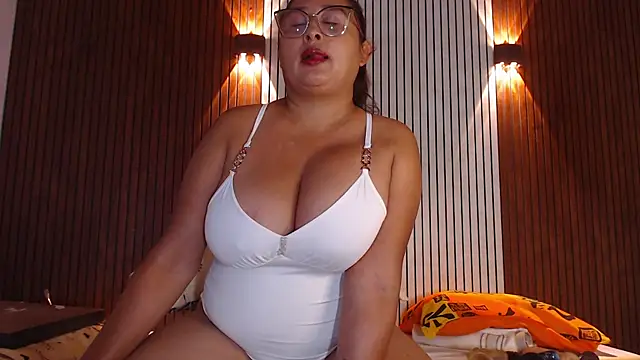 Snapshot of NadiaWhite chatting on 05-02-26, 09:36 NadiaWhite online show from 05-02-26, 09:36