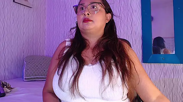 Snapshot of NadiaWhite chatting on 02-10-25, 06:24 NadiaWhite online show from 02-10-25, 06:24