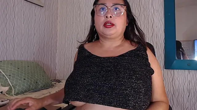 Snapshot of NadiaWhite chatting on 10-15-25, 05:43 NadiaWhite online show from 10-15-25, 05:43