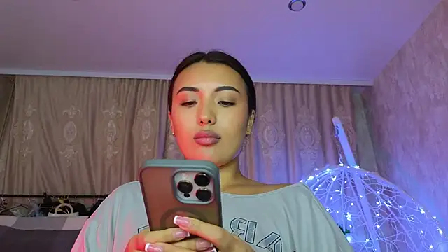 Snapshot of lily__foster chatting on 02-17-26, 02:58 lily foster online show from 02-17-26, 02:58