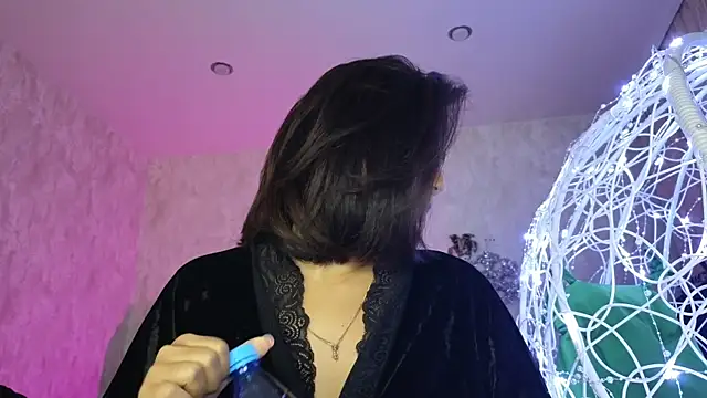 lily  foster online show from 12-19-25, 06:49