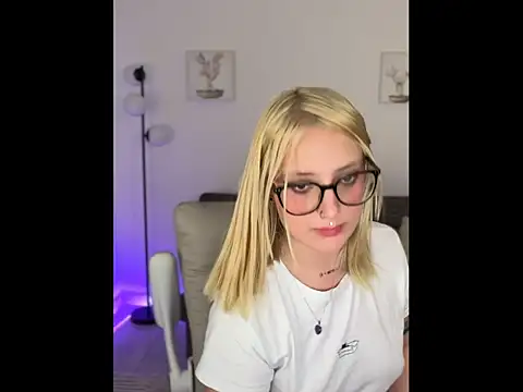 Megan lu2 online show from 04-15-26, 01:55