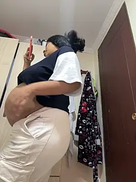 moncerrat luna online show from 10-17-25, 09:16