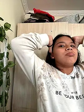 moncerrat luna online show from 10-15-25, 10:18