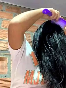 moncerrat luna online show from 11-14-25, 08:23