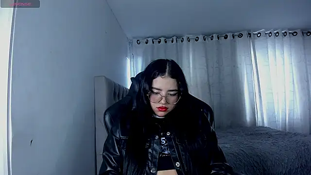Snapshot of aliice_walker_ chatting on 06-18-26, 09:42 aliice walker online show from 06-18-26, 09:42