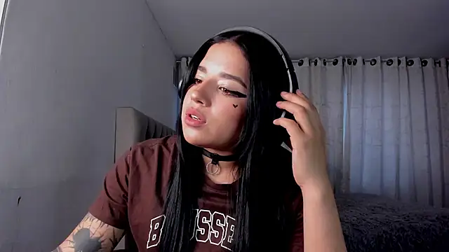 Snapshot of aliice_walker_ chatting on 05-22-26, 10:52 aliice walker online show from 05-22-26, 10:52