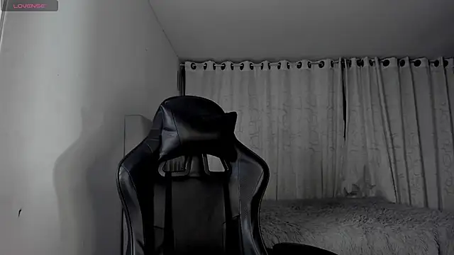 Snapshot of aliice_walker_ chatting on 08-04-26, 03:33 aliice walker online show from 08-04-26, 03:33