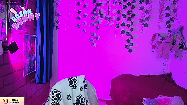 Snapshot of Roxanbunny1 chatting on 05-23-26, 05:17 Roxanbunny1 online show from 05-23-26, 05:17