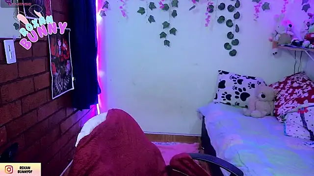 Snapshot of Roxanbunny1 chatting on 04-21-26, 01:50 Roxanbunny1 online show from 04-21-26, 01:50