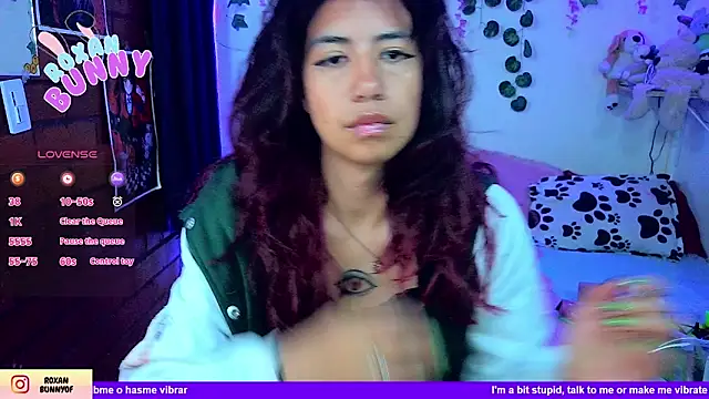 Snapshot of Roxanbunny1 chatting on 05-19-26, 01:43 Roxanbunny1 online show from 05-19-26, 01:43