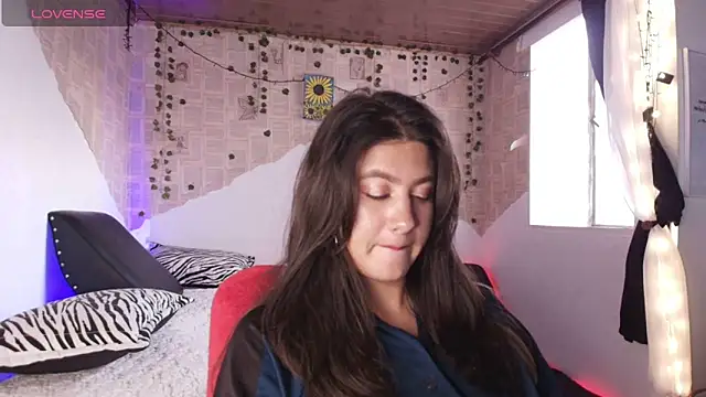 Snapshot of kisstarxxx chatting on 11-04-25, 10:24 kisstarxxx online show from 11-04-25, 10:24