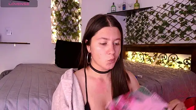 Snapshot of kisstarxxx chatting on 05-27-26, 05:37 kisstarxxx online show from 05-27-26, 05:37