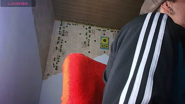 Snapshot of kisstarxxx chatting on 09-23-25, 03:02 kisstarxxx online show from 09-23-25, 03:02