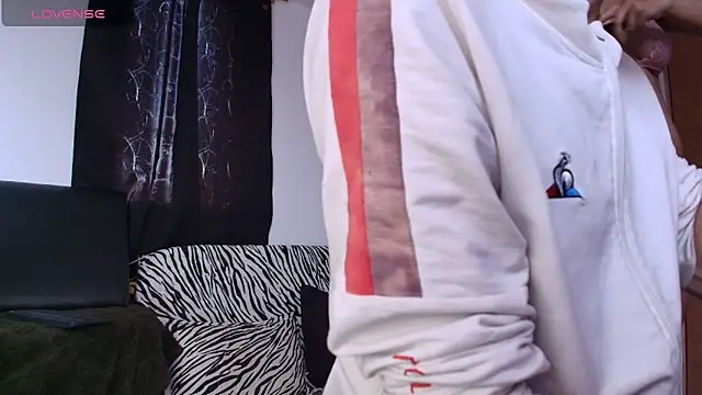 kisstarxxx online show from 12-18-25, 09:07