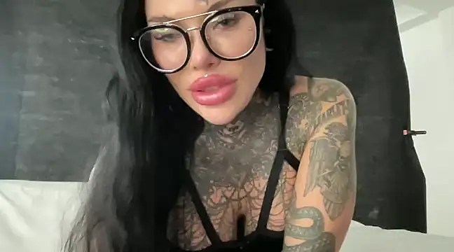 Snapshot of claudiacvc95 chatting on 03-03-25, 08:19 claudiacvc95 online show from 03-03-25, 08:19