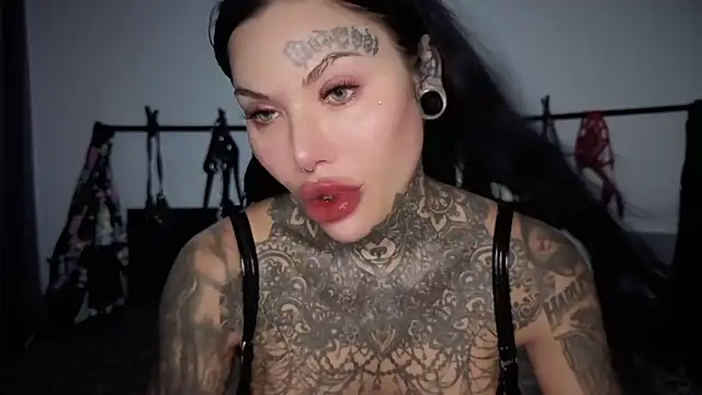 claudiacvc95 online show from 04-08-26, 02:02