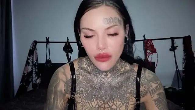 claudiacvc95 online show from 04-18-26, 08:16