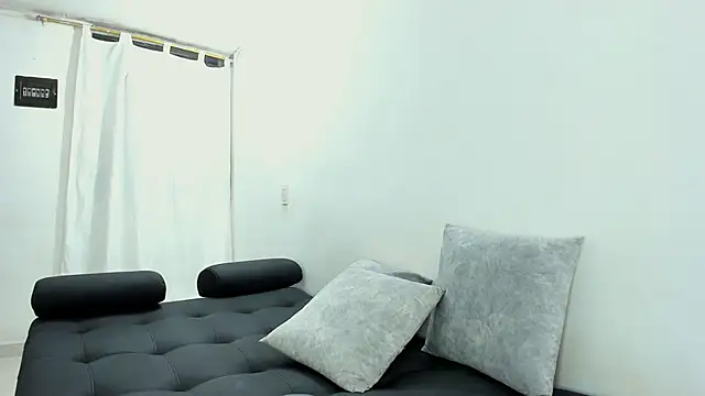 Snapshot of Lia-y-felipe chatting on 01-23-25, 11:26 Lia-y-felipe online show from 01-23-25, 11:26