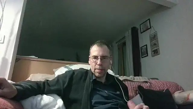 ptitcanard60600 online show from 05-18-26, 09:52