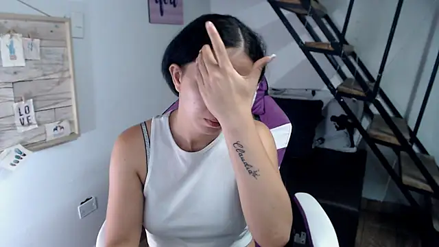 samantha baby  online show from 10-20-25, 05:20