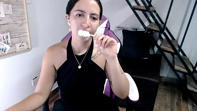 samantha baby  online show from 12-19-25, 04:20