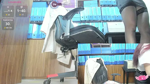 Snapshot of Office_Sexy chatting on 06-11-26, 02:53 Office Sexy online show from 06-11-26, 02:53