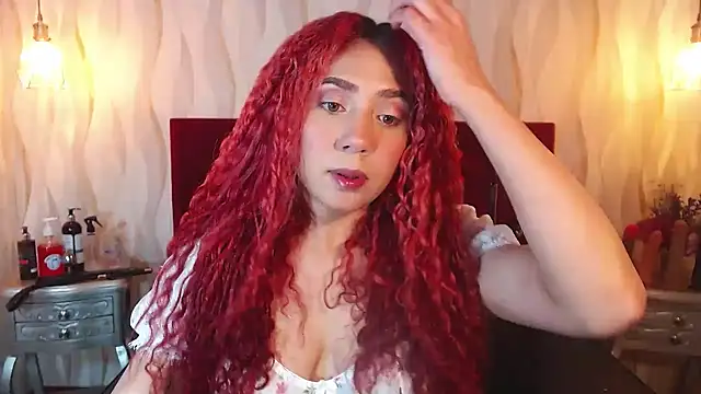 Snapshot of IsabelaLatina chatting on 06-04-26, 01:32 IsabelaLatina online show from 06-04-26, 01:32