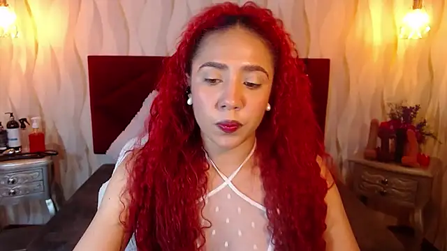 Snapshot of IsabelaLatina chatting on 06-05-26, 01:54 IsabelaLatina online show from 06-05-26, 01:54
