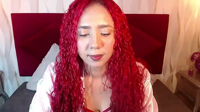 Snapshot of IsabelaLatina chatting on 05-10-26, 02:26 IsabelaLatina online show from 05-10-26, 02:26