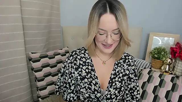 MollyFlowers online show from 03-23-26, 06:08