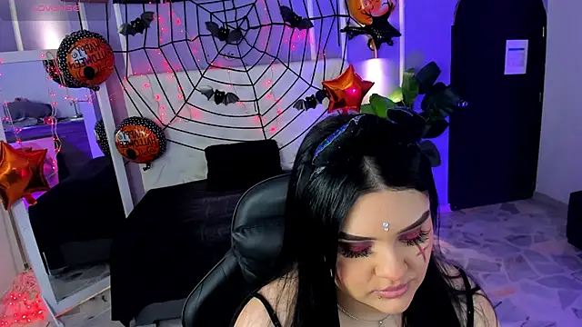 martinasaez online show from 10-06-25, 09:37