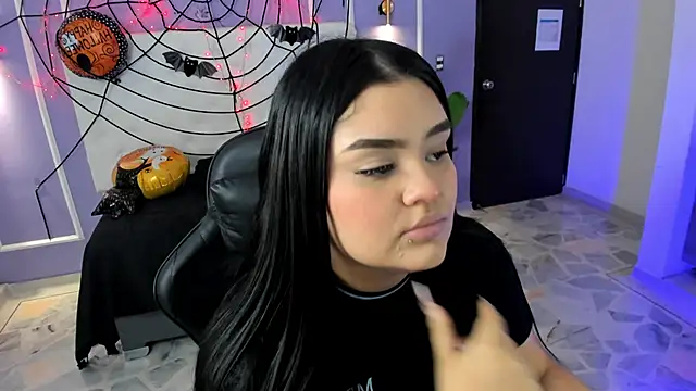 martinasaez online show from 10-25-25, 08:42