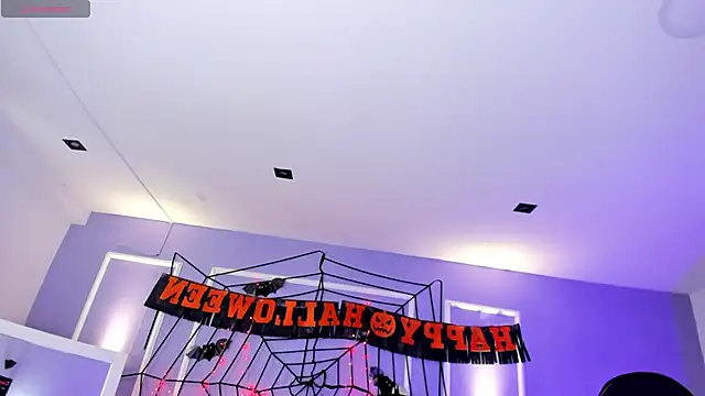 martinasaez online show from 10-31-25, 08:49