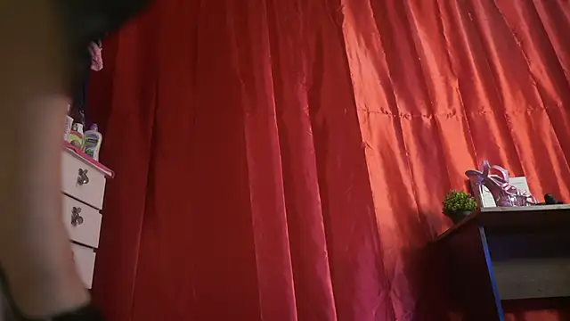 Sisirojas online show from 10-30-25, 02:10