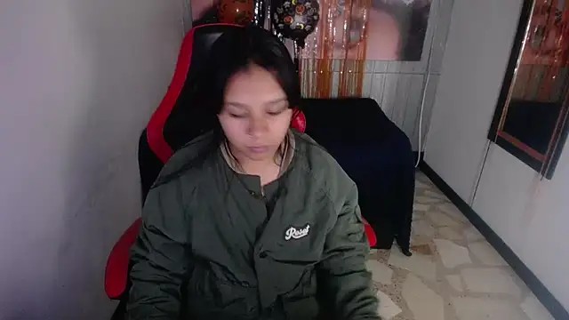 Snapshot of Charis_21 chatting on 11-02-25, 02:27 Charis 21 online show from 11-02-25, 02:27