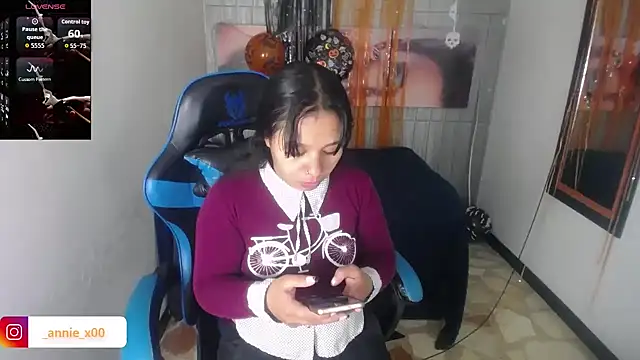 Snapshot of Charis_21 chatting on 11-06-25, 03:10 Charis 21 online show from 11-06-25, 03:10