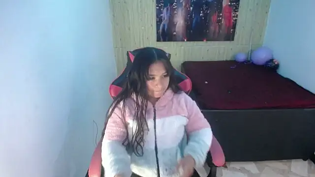 Snapshot of Charis_21 chatting on 10-23-25, 01:04 Charis 21 online show from 10-23-25, 01:04