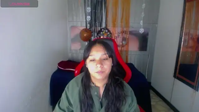 Snapshot of Charis_21 chatting on 10-31-25, 01:57 Charis 21 online show from 10-31-25, 01:57