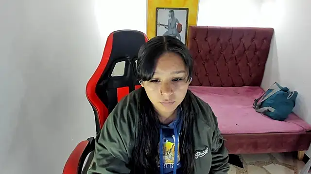 Snapshot of Charis_21 chatting on 11-08-25, 01:53 Charis 21 online show from 11-08-25, 01:53