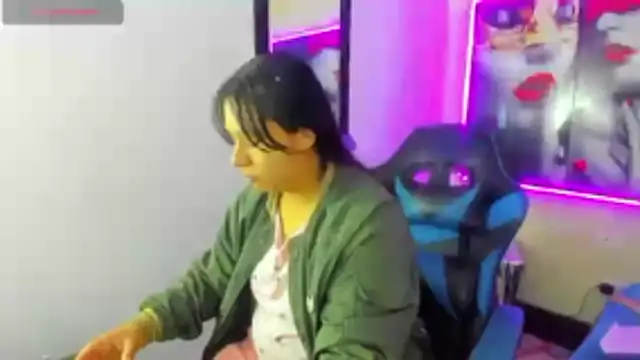 Snapshot of Charis_21 chatting on 12-18-25, 01:15 Charis 21 online show from 12-18-25, 01:15